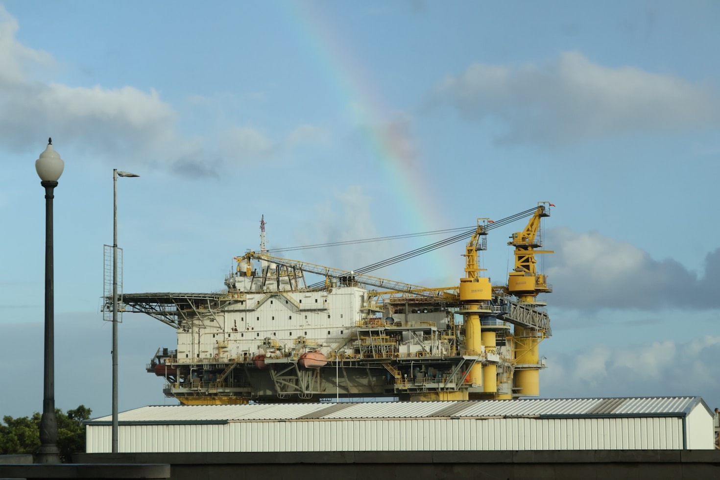 كيف نستخدم الهندسة لتطوير حلول النفط